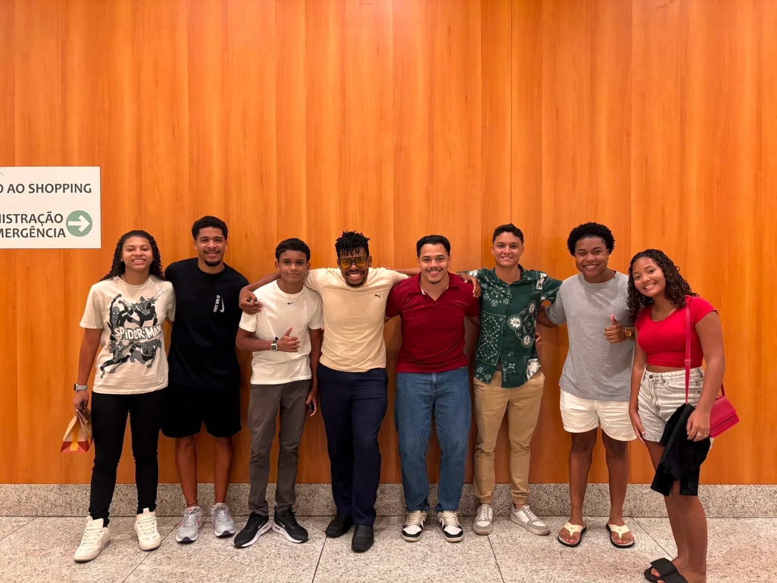 Alunos reunidos na edição do English Day da Foxstage no cinema.